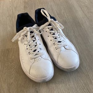 mens on cloud roger size 10